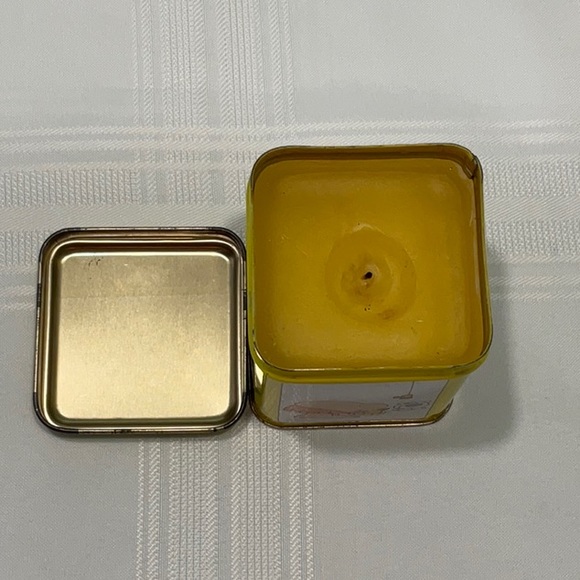 Ziggy Hullo Sunshine Lemon Scented Candle in Tin with Lid - Picture 7 of 7